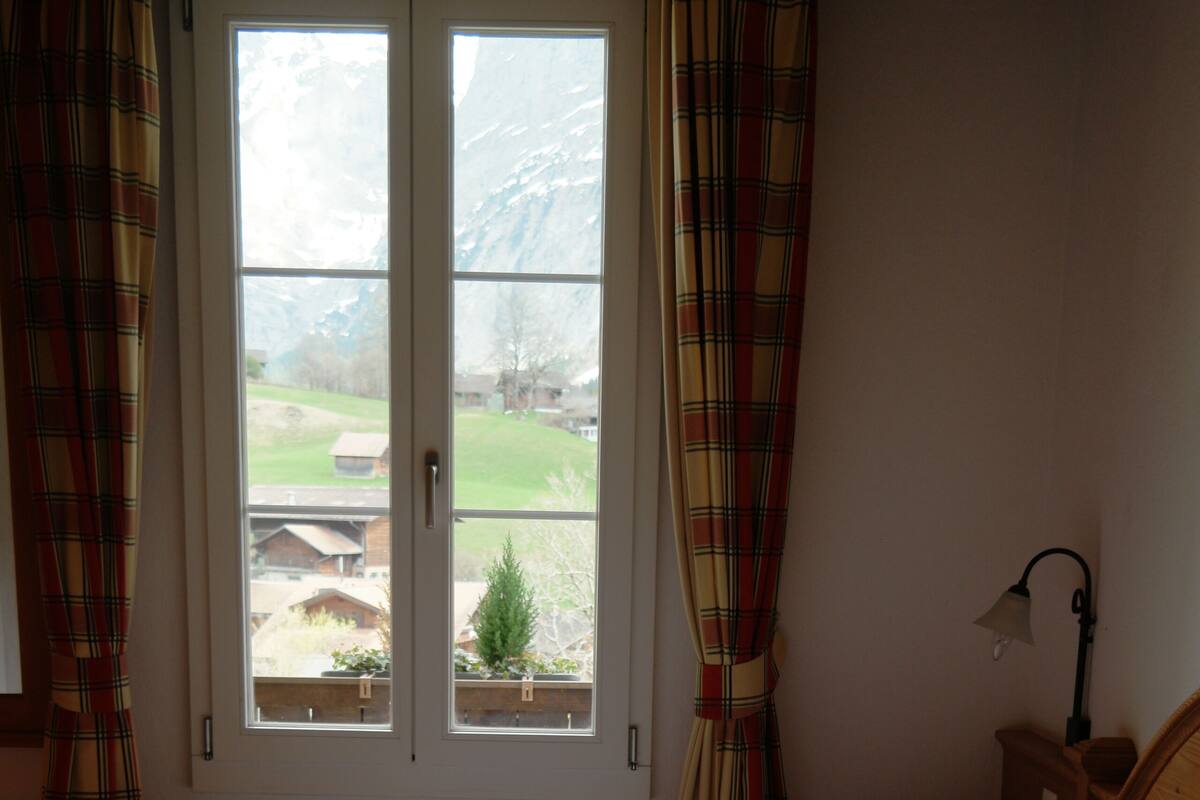 Superior tweepersoonskamer, uitzicht op bergen | Hypoallergeen beddengoed, donzen dekbedden, een kluis op de kamer