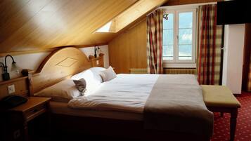 Doppelzimmer Superior mit Eigerblick | Allergikerbettwaren, Daunenbettdecken, Zimmersafe, Schreibtisch