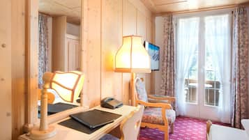Single Room Superior Eiger View | Hypo-allergenic bedding, down comforters, in-room safe, desk