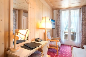 Superior Single Room, Mountain View, Mountainside | Peralatan tempat tidur hipoalergenik, gebar bulu kapas