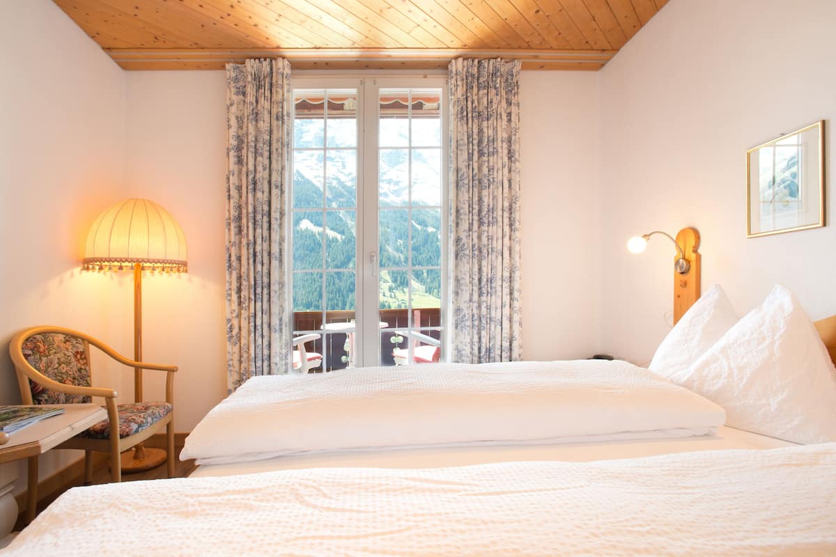 Double room Standard Mountain View | Hypo-allergenic bedding, down duvets, in-room safe, desk