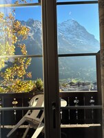 Single Room Eiger View | Hypo-allergenic bedding, down comforters, in-room safe, desk