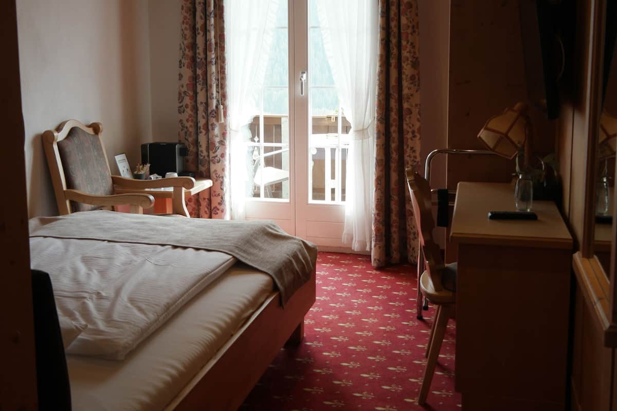 Superior Single Room, Mountain View, Mountainside | Peralatan tempat tidur hipoalergenik, gebar bulu kapas