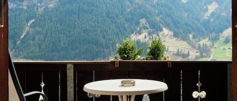 Enkeltrom – superior, fjellutsikt, ved fjell | Allergitestet sengetøy, dundyner, safe på rommet og skrivebord