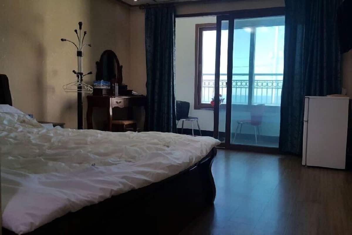 1 habitación, sistema de insonorización, wifi gratis y ropa de cama