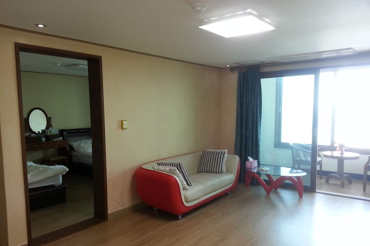 1 habitación, sistema de insonorización, wifi gratis y ropa de cama