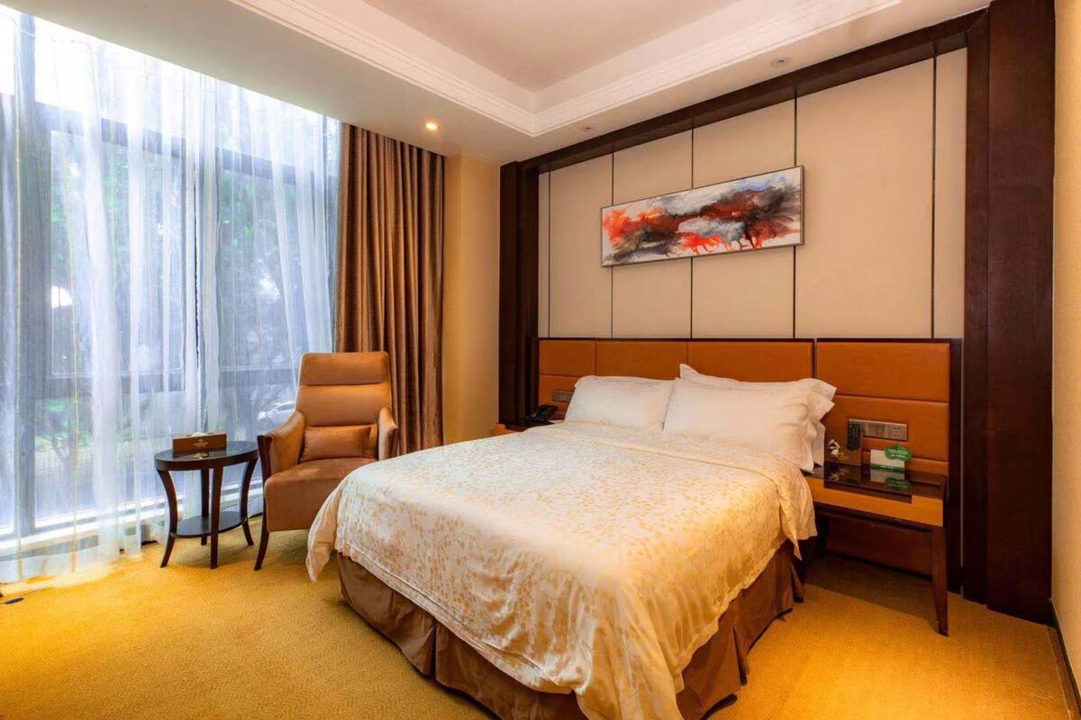 Kamar Double Superior | Minibar, brankas, meja kerja, dan tirai kedap cahaya