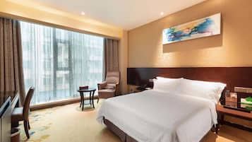 Deluxe Double Room | Minibar, in-room safe, desk, blackout curtains