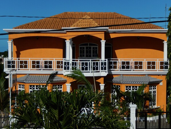 Mặt tiền nơi lưu trú