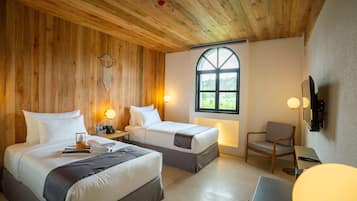 Deluxe Twin Room | In-room safe, blackout drapes, iron/ironing board, free WiFi