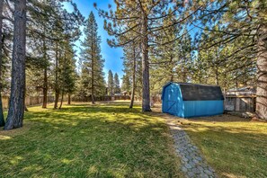 Property grounds - Navahoe Charming Cabin 3BR,2BA (South Lake Tahoe)