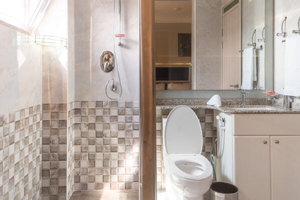 Room, 1 Double Bed | Bathroom