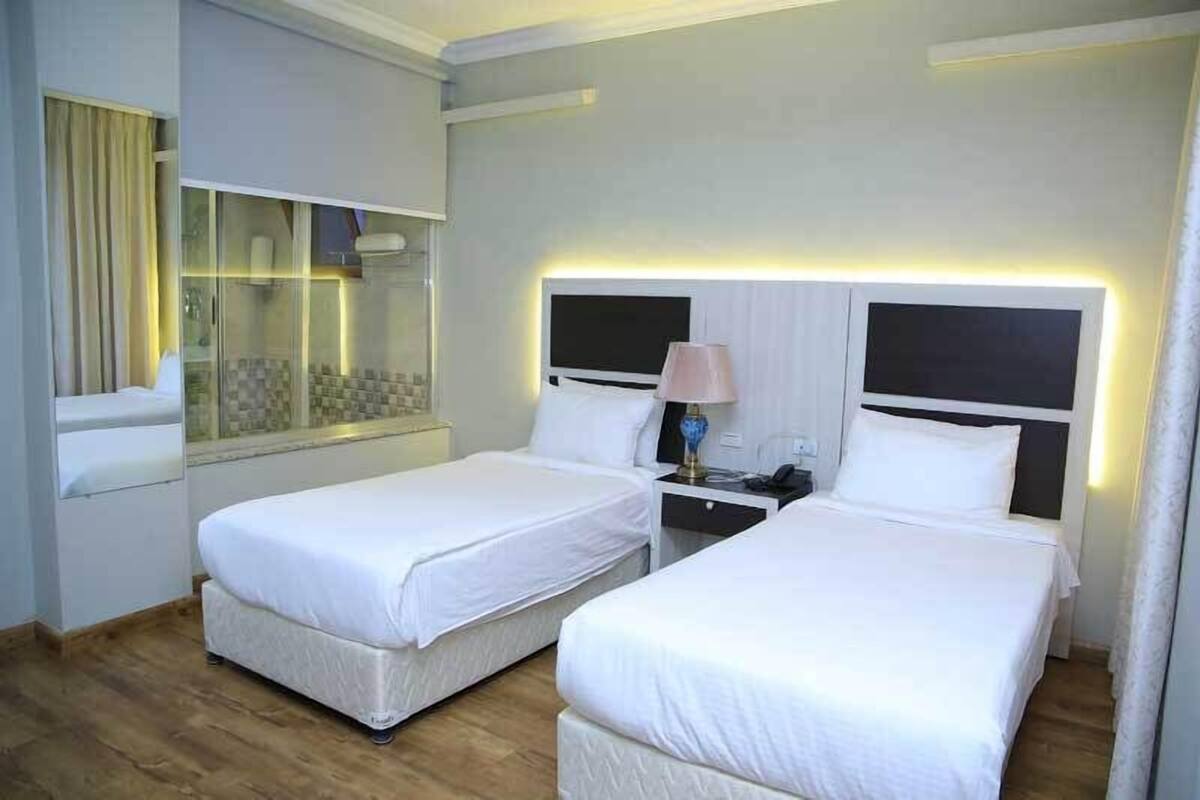 Basic Twin Room | In-room dining