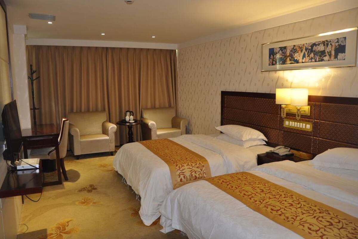 Deluxe Twin Room | Desk, blackout curtains, soundproofing, free WiFi