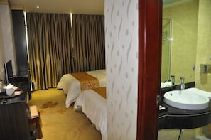 Desk, blackout curtains, soundproofing, free WiFi