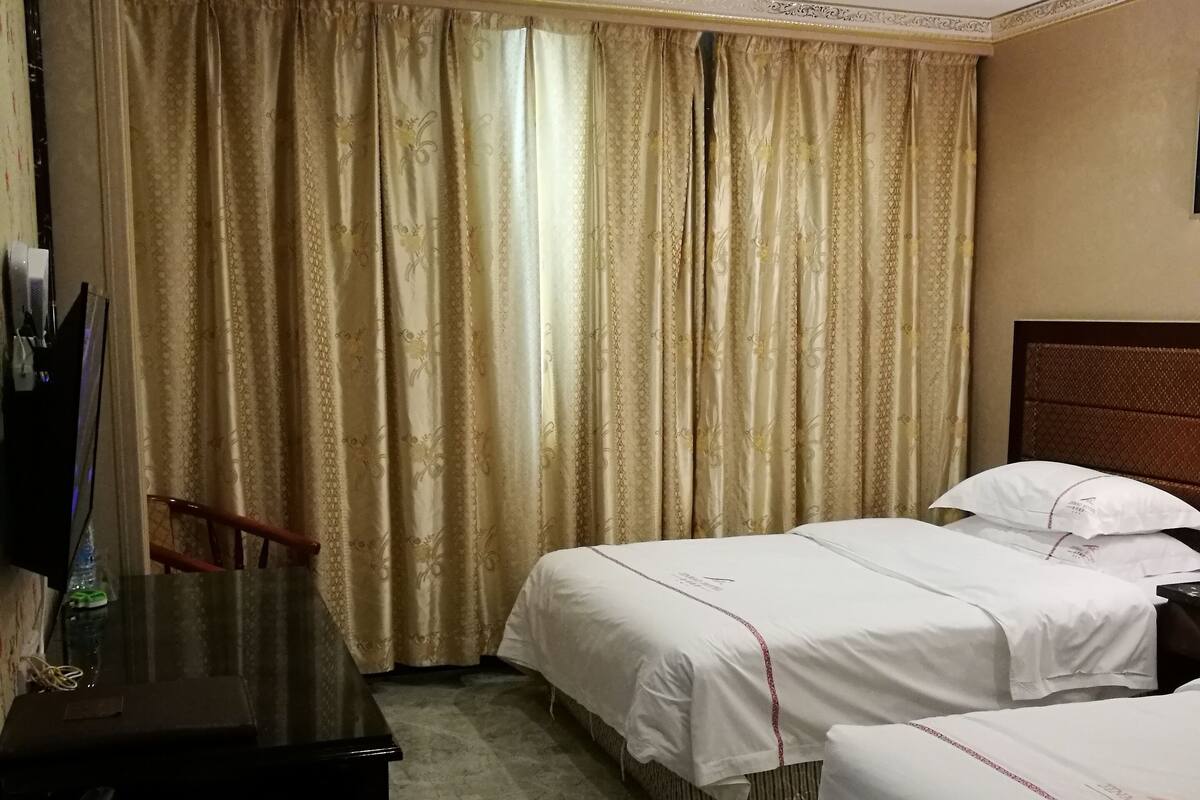 Standard Twin Room | Desk, blackout drapes, soundproofing, free WiFi
