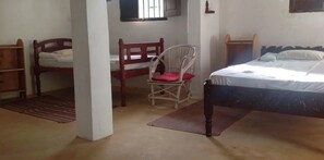 Decoraci�ó individual, escriptori, wifi gratuïta i roba de llit 