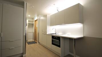 Studio (for 2) | Private kitchenette | Fridge, microwave, stovetop, dishwasher