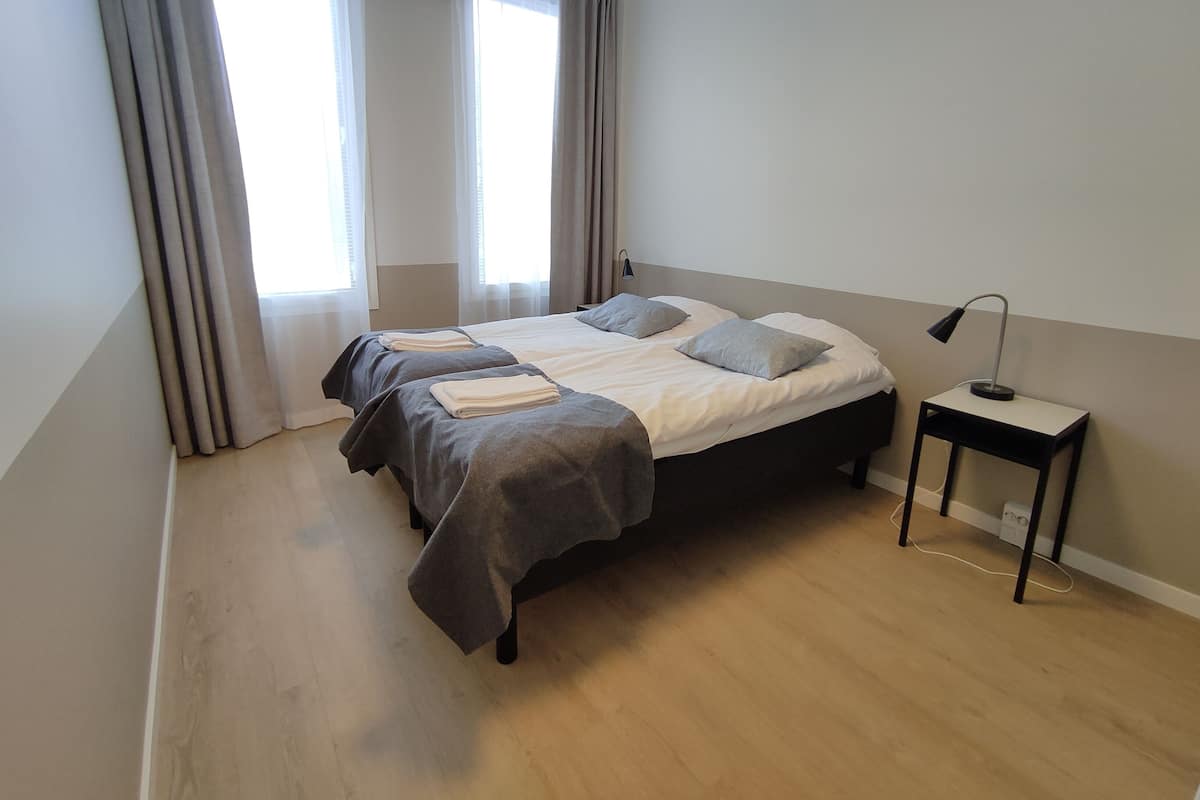 Apartamento básico | 1 dormitorio, escritorio, tabla de planchar con plancha y wifi gratis