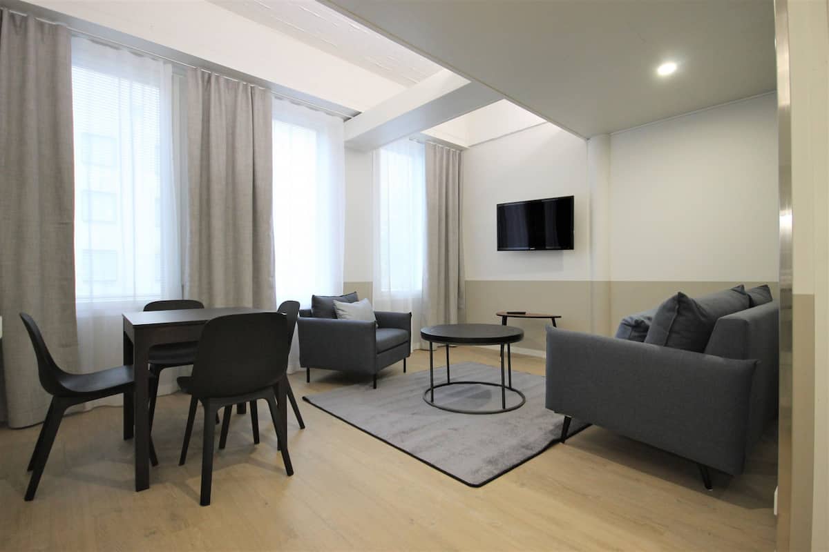 Apartamento, 2 habitaciones (for 6) | Zona de estar | Una televisión de pantalla plana