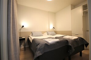 Iron/ironing board, free WiFi, bed sheets