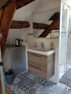 Chambre Double Confort (with Shower) | Salle de bain