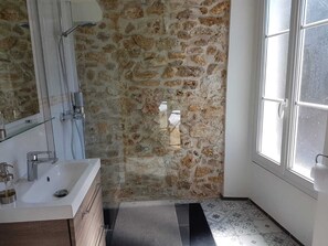 Apartment (with shower) | Badezimmer
