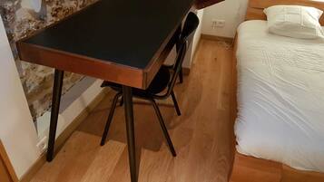 Comfort tweepersoonskamer (with Shower) | 1 slaapkamer, individueel gedecoreerd, individueel gemeubileerd