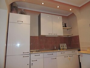 Kühlschrank, Ofen, Herdplatte, Geschirrspüler