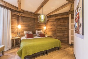 5 bedrooms, iron/ironing board, WiFi, bed sheets