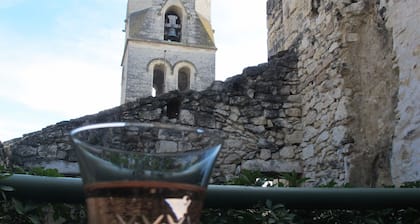 Pigeonnier dans la Commanderie des Templiers du XIIe Ă Montfrin