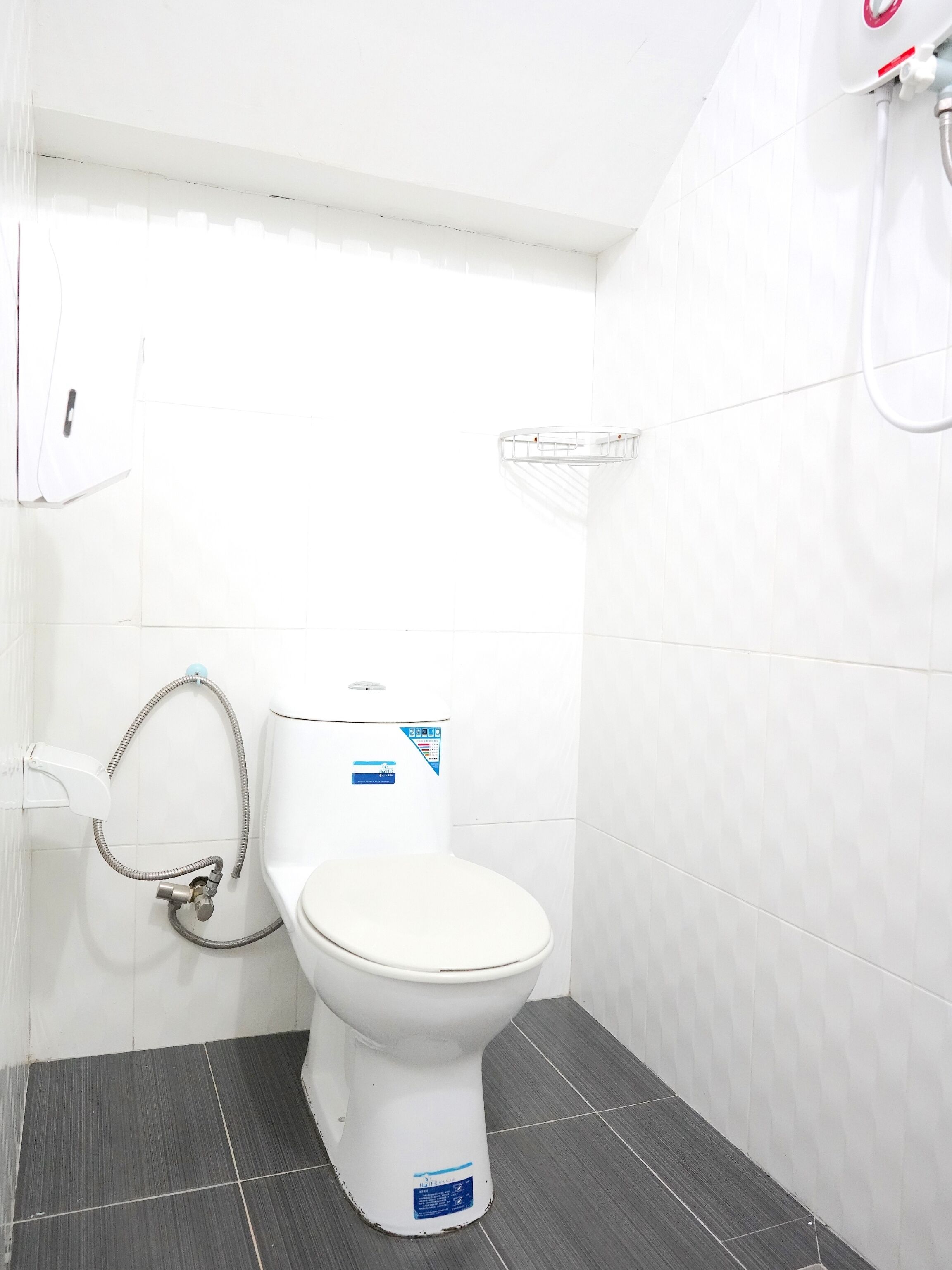 standard double room | bathroom | shower, rainfall showerhead, free toiletries, bidet