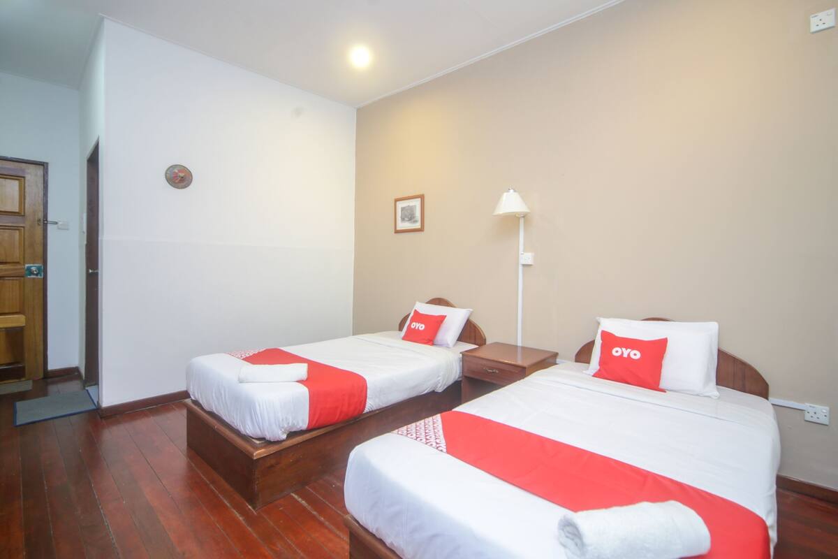 Deluxe Twin Room | Meja, Wi-fi percuma, cadar katil 