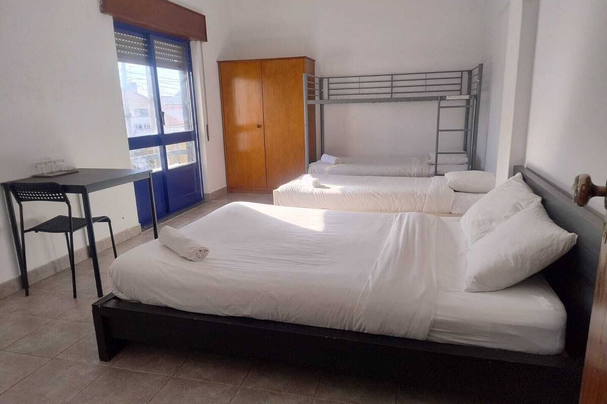 Quarto família | 1 quarto, cortinas blackout, Wi-Fi de cortesia, roupa de cama