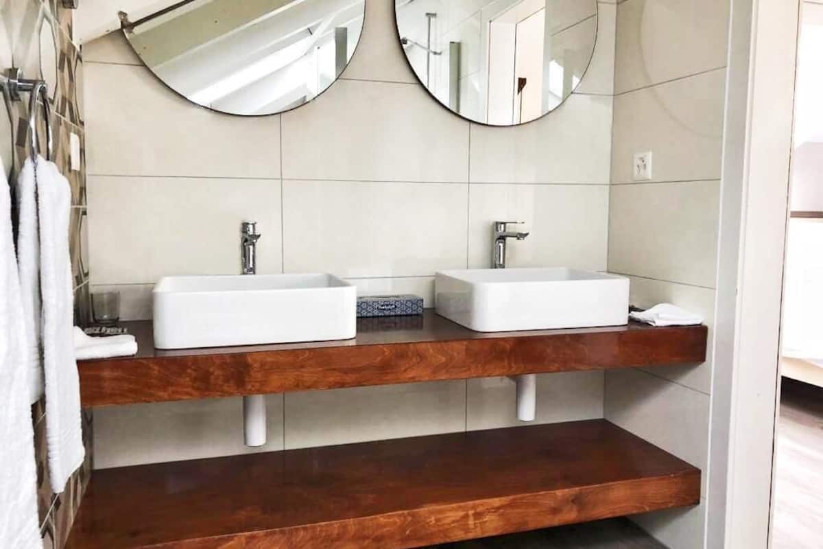 family room | bathroom | free toiletries, hair dryer, towels