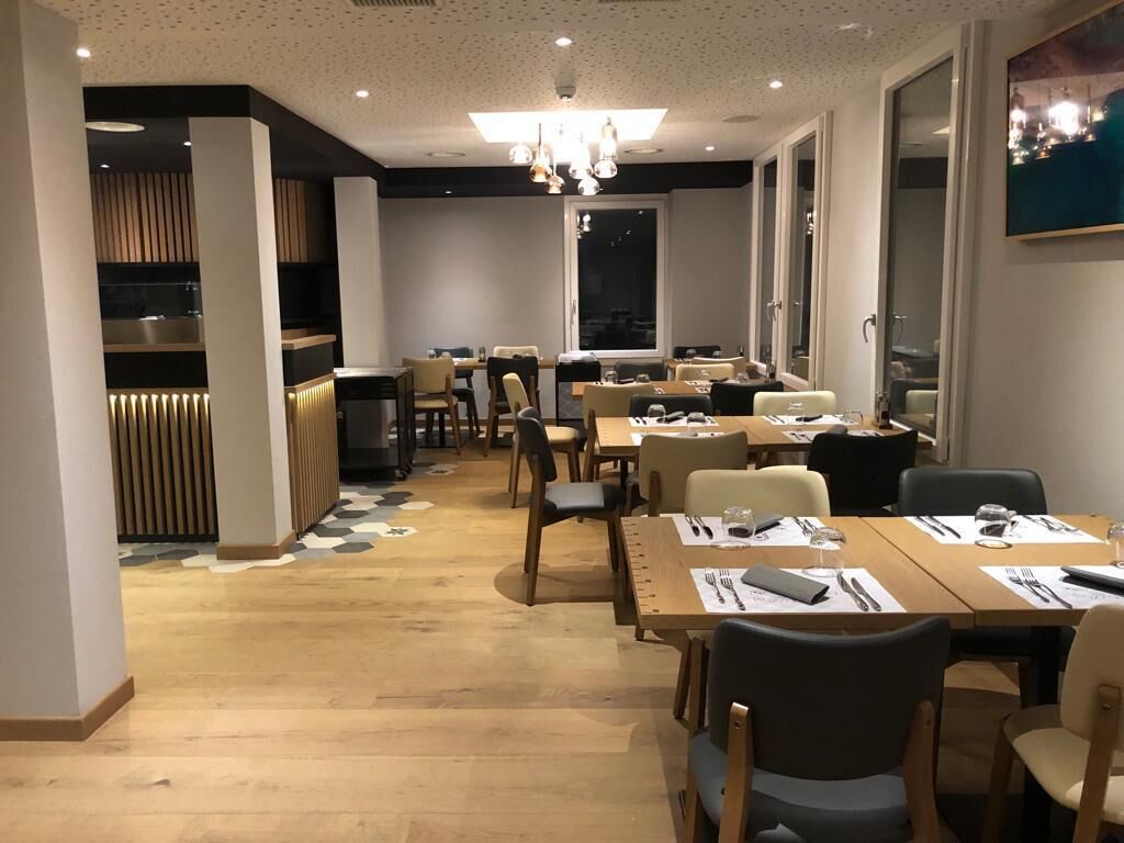 lunch and dinner served, italian cuisine