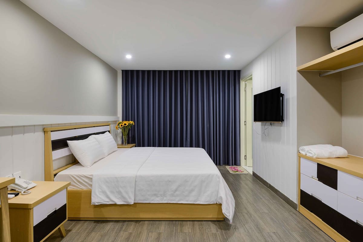 Premium bedding, memory-foam beds, minibar, in-room safe