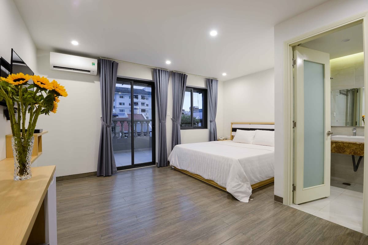 Luxury Studio | Premium bedding, memory-foam beds, minibar, in-room safe