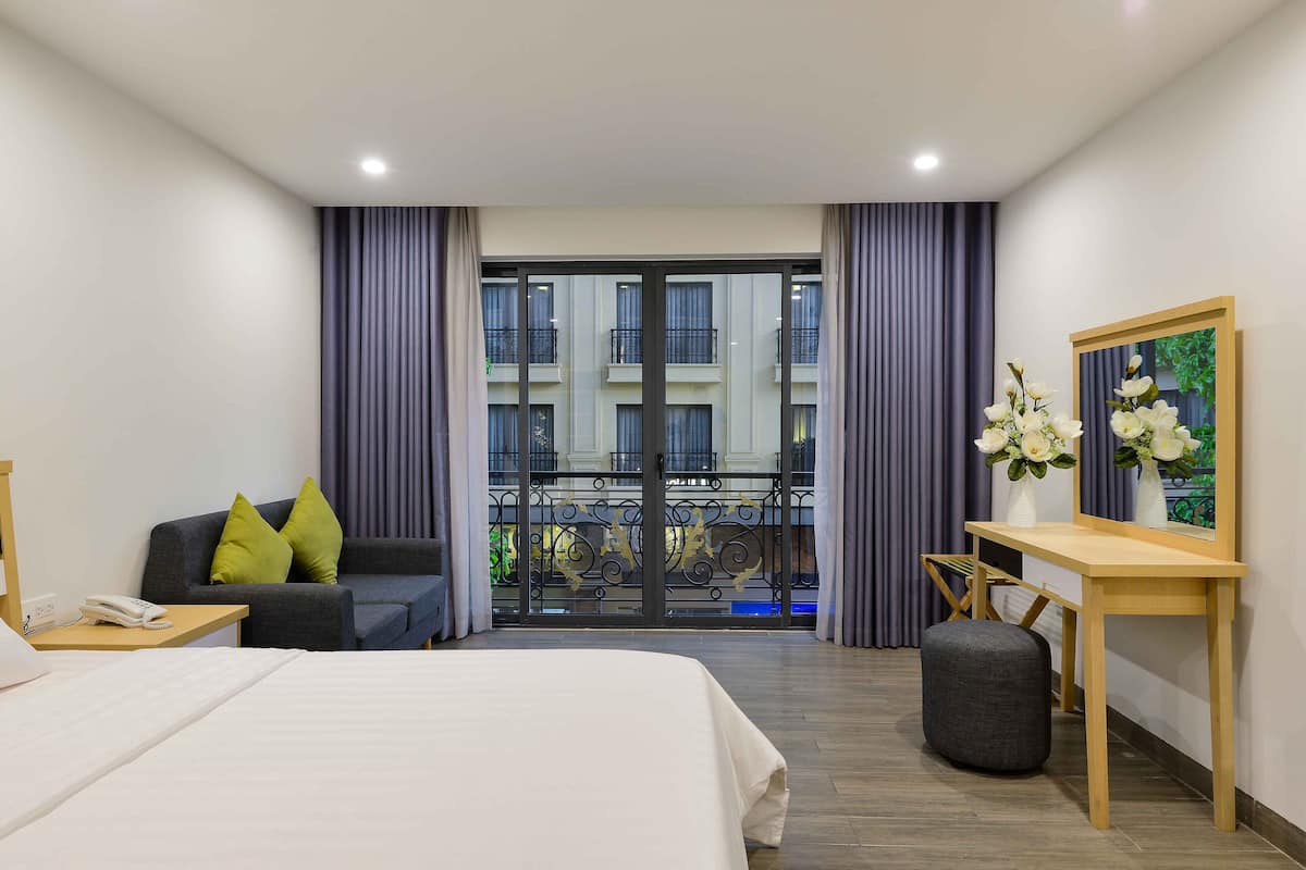 King Suite, Balcony | Premium bedding, memory-foam beds, minibar, in-room safe