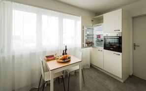Apartamento urbano | Cozinha privada | Geladeira grande, fogão, cooktop, cafeteira/chaleira