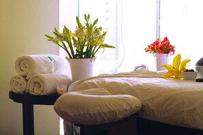 Spa, bain de vapeur, aromathérapie, massage en profondeur