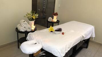 Tina de hidromasaje, baño de vapor y aromaterapia