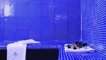 Tina de hidromasaje, baño de vapor y aromaterapia