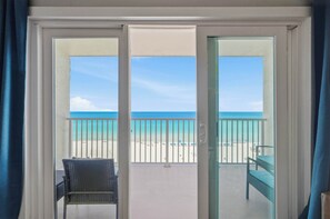 A balcony with a view of the beach. - The Summit 921 - Condo with Free Seasonal Beach Chairs (Panama City Beach)