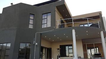 Mặt tiền nơi lưu trú