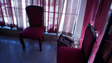 Coin salon dans le hall