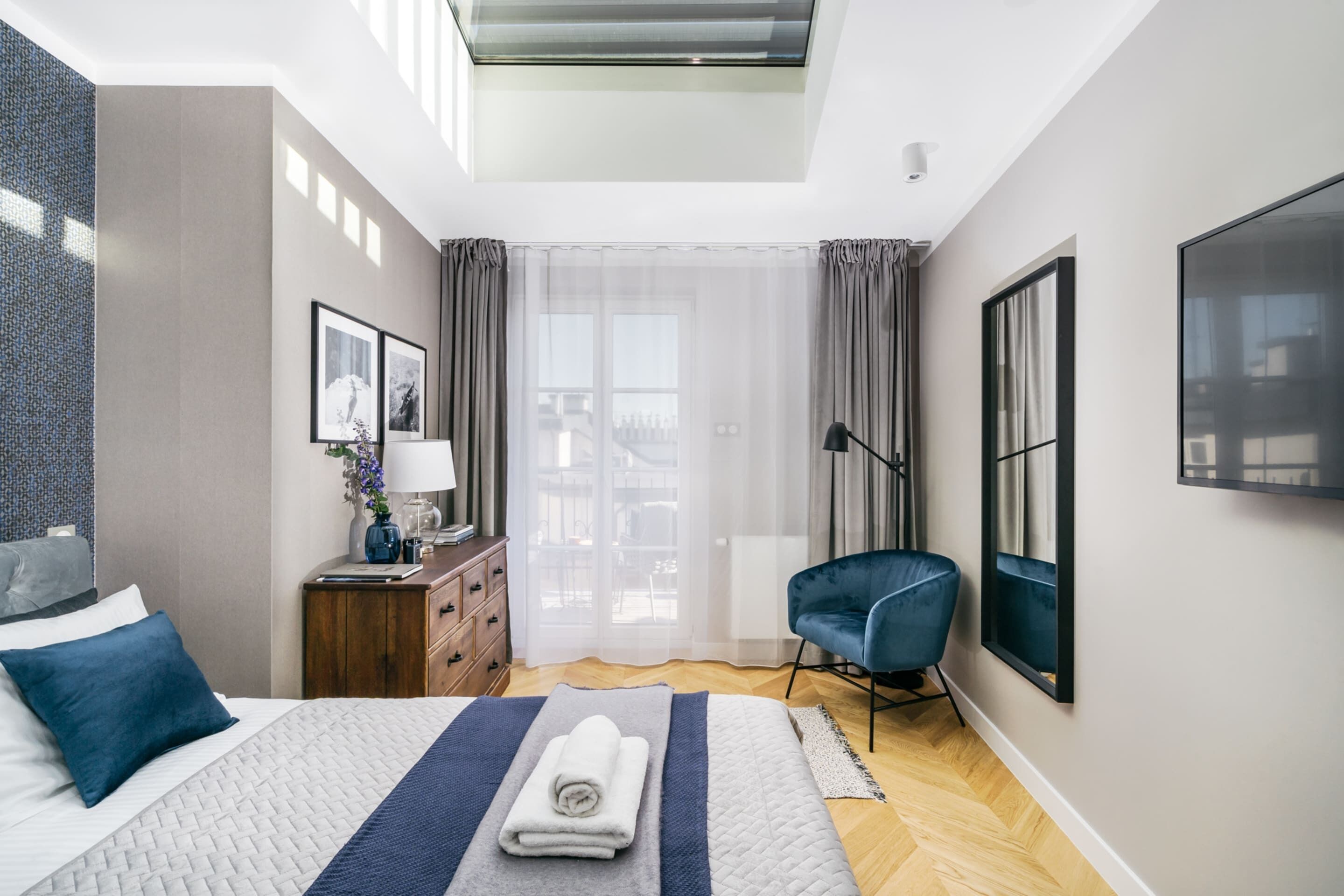 Exclusive Apartment | 2 bedrooms, desk, laptop workspace, blackout curtains