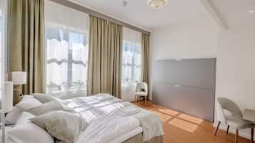 Desk, blackout drapes, free WiFi, bed sheets