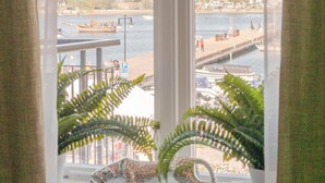 A window with a view of a marina, including boats and a dock. - Hamnhotellet (Vastervik)