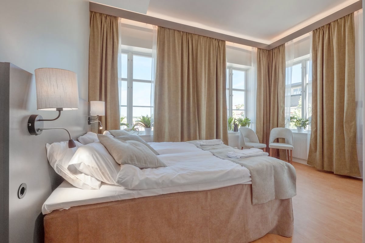 grand double or twin room | 1 bedroom, desk, blackout curtains, free wifi